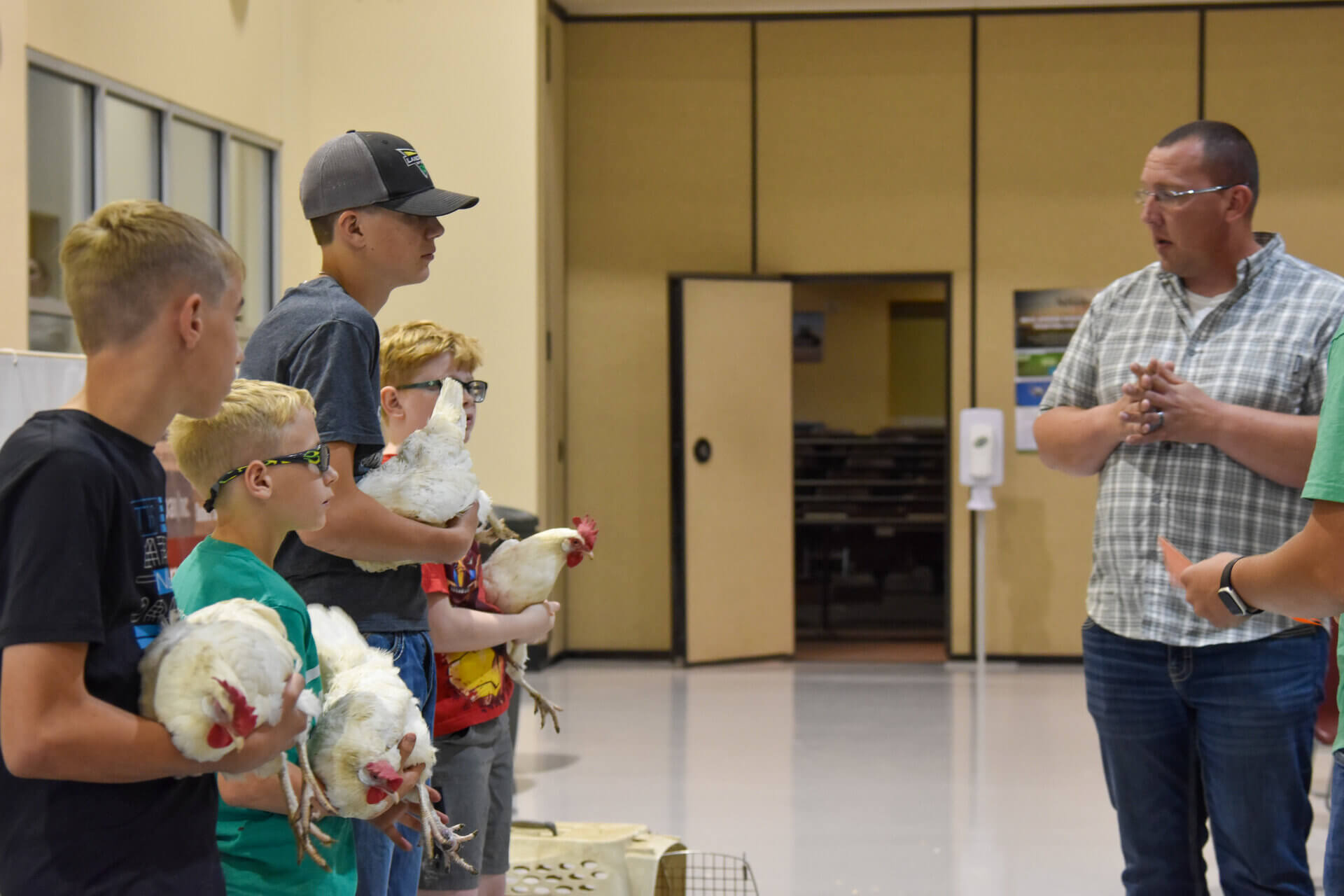 4-H youth practice Poultry judging in preparation for PASE 
