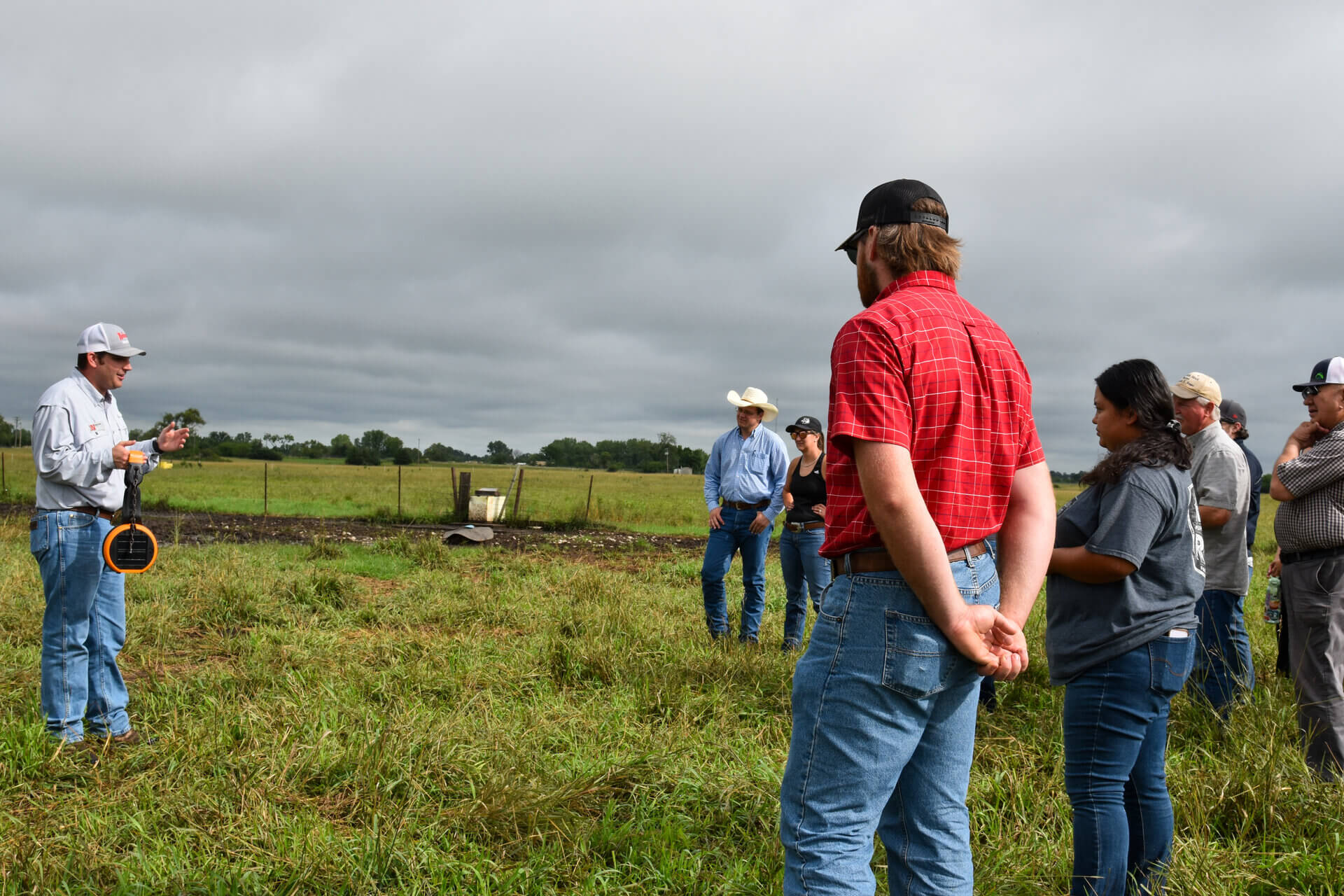 Grazing field day participants in ENREEC Beef systems initiative pasture 